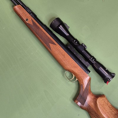Lot 561 - Airgun- Weihrauch HW77 .22 underlever air...