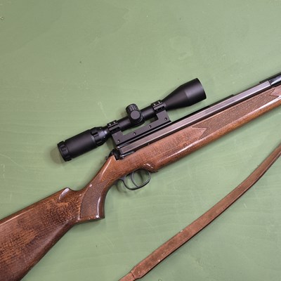 Lot 582 - Airgun- Diana model 52 side lever .177 air...