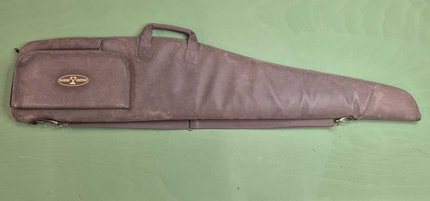 Lot 591 - A Good quality Venom Custom Leather gun case.