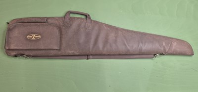 Lot 591 - A Good quality Venom Custom Leather gun case.
