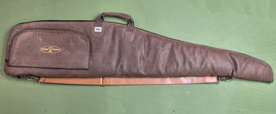 Lot 592 - A Good quality Venom Custom Leather gun case.