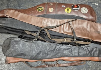 Lot 598 - A selection of padded gun cases and sleeves etc.