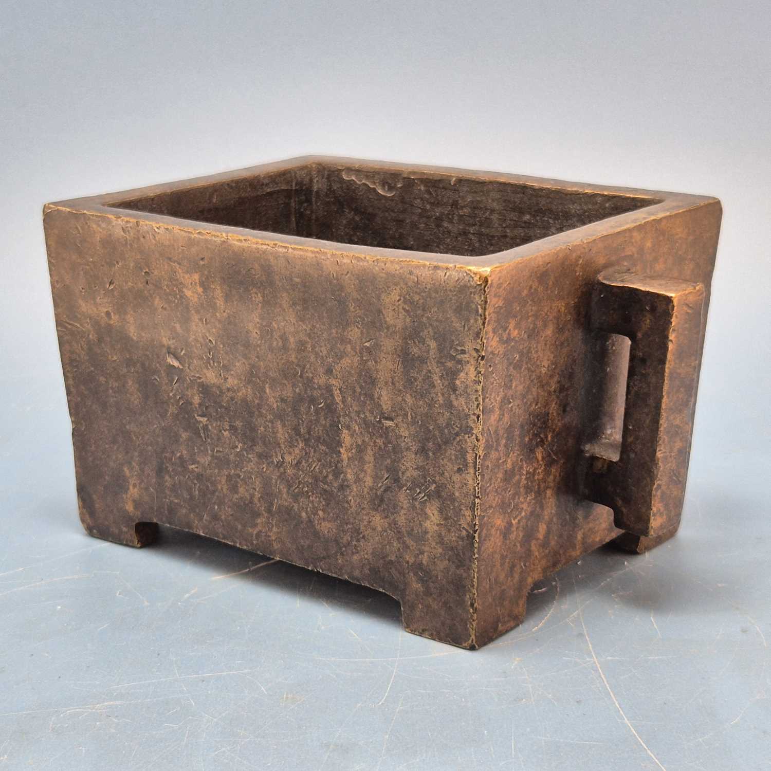 Lot 169 - A Chinese bronze two handled rectangular...
