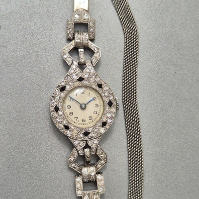 Lot 82 - A vintage diamond and gemset ladies' cocktail...