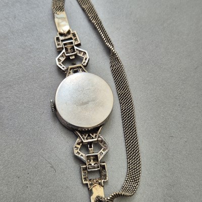 Lot 82 - A vintage diamond and gemset ladies' cocktail...