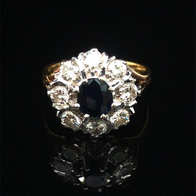 Lot 86 - A vintage sapphire and diamond cluster ring....