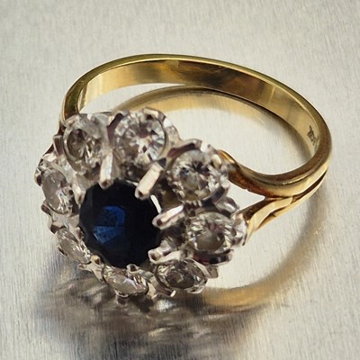 Lot 86 - A vintage sapphire and diamond cluster ring....