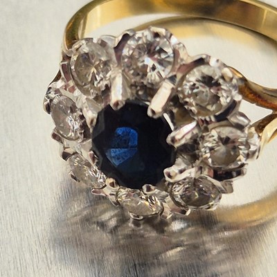 Lot 86 - A vintage sapphire and diamond cluster ring....