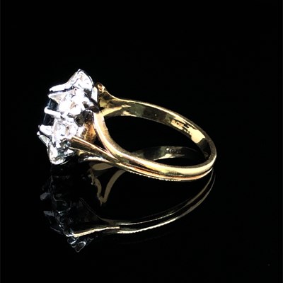 Lot 86 - A vintage sapphire and diamond cluster ring....