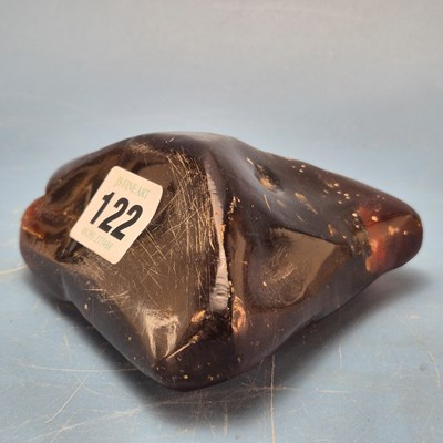 Lot 122 - A triangular shaped amber pebble. W 11cms.