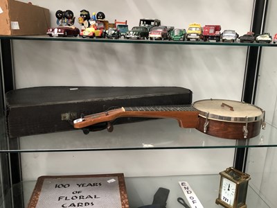 Lot 719 - A cased Dulcetta banjo