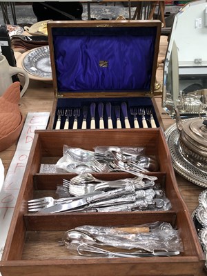 Lot 747 - Electroplate: tea, coffee and serving wares...