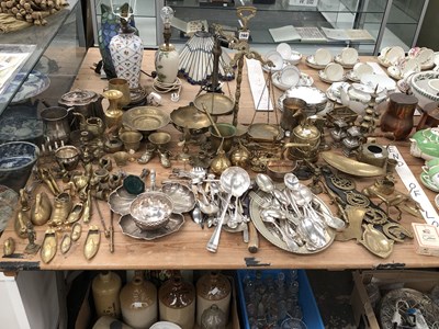 Lot 760 - Brassware to include a Chinese bell, a set of...