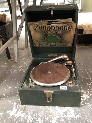 Lot 765 - An Itonia wind up gramophone
