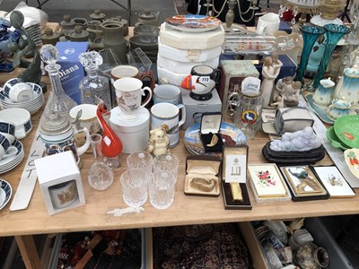 Lot 772 - Commemorative mugs, collectors plates,...