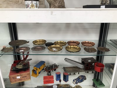 Lot 843 - Bronze, brass and copper small dishes