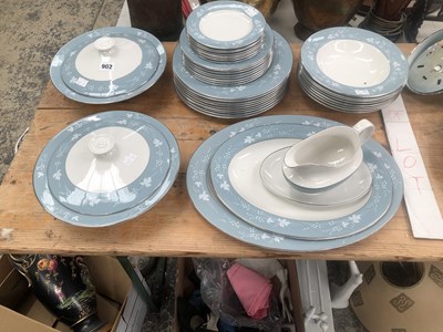 Lot 902 - A Doulton Reflection pattern dinner service