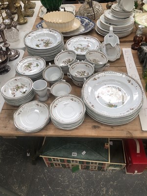 Lot 921 - A Wedgwood Old Chelsea pattern dinner service