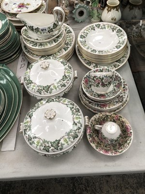 Lot 971 - A Wedgwood Santa Clara pattern dinner set...