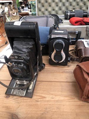 Lot 979 - A cased Miranda camera and lenses, other...