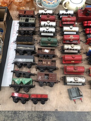 Lot 990 - A Hornby 0 guage clockwork locomotive together...