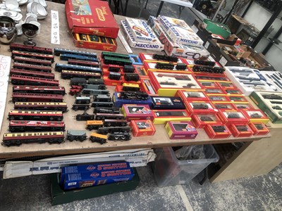 Lot 992 - Boxed and loose Hornby Dublo electric...