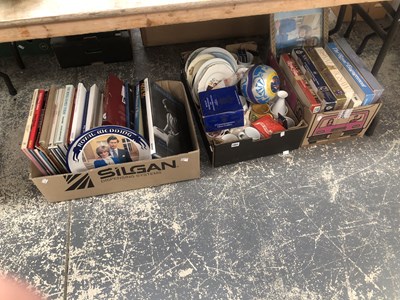 Lot 1001 - Royal memorabilia: books, jigsaw puzzles,...