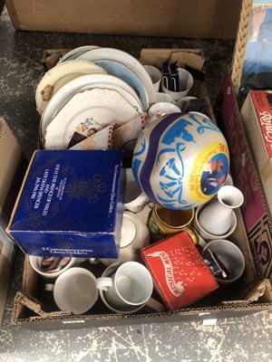 Lot 1001 - Royal memorabilia: books, jigsaw puzzles,...