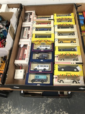 Lot 1089 - Boxed and loose die cast cars, vans and...