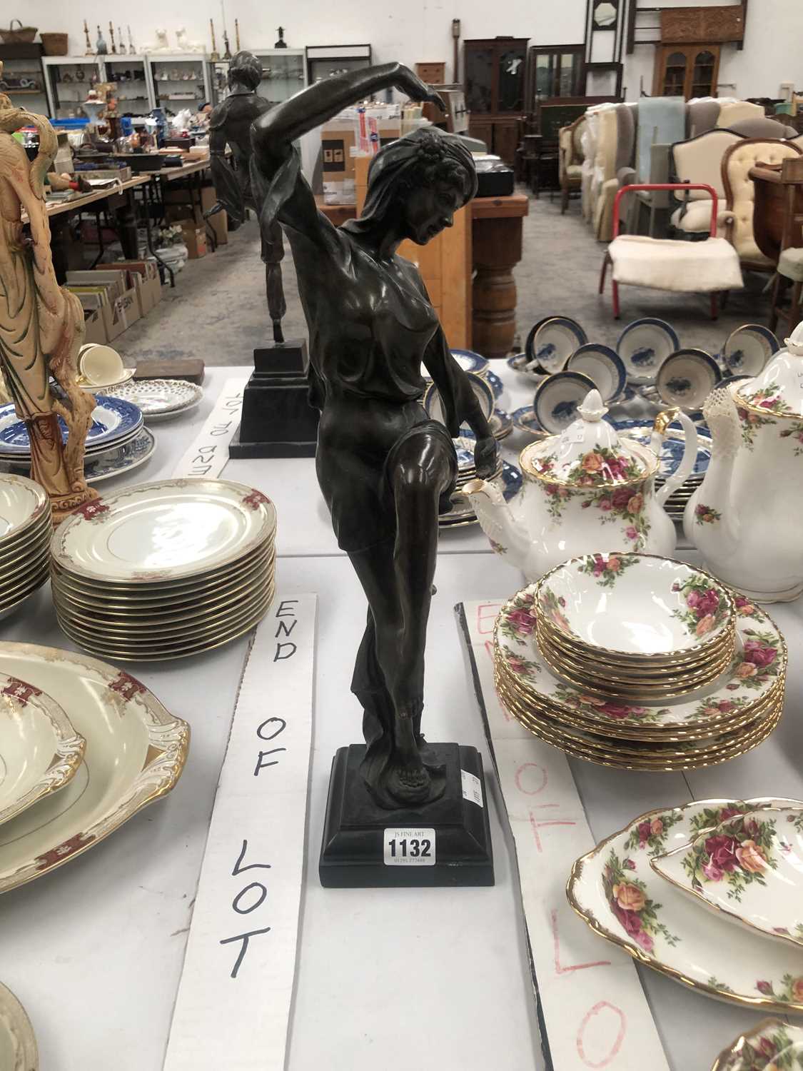 Lot 1132 - An Art Deco style bronze figure of a lady dancing
