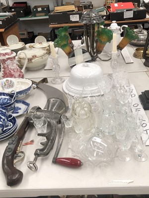 Lot 1150 - Drinking glass, blue and white tea wares, a...