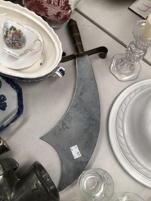 Lot 1150 - Drinking glass, blue and white tea wares, a...