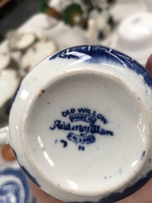 Lot 1150 - Drinking glass, blue and white tea wares, a...