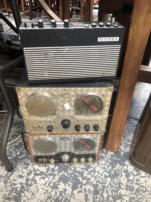Lot 1040 - A collection of radios