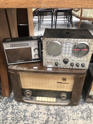 Lot 1040 - A collection of radios