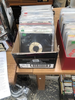 Lot 1041 - Soul - Approx 80 x 7" single records; O'Jays,...