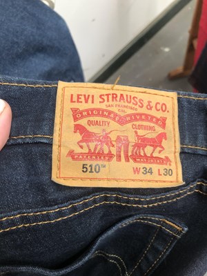 Lot 649 - Two pairs of Levi jeans Size 34 leg 30