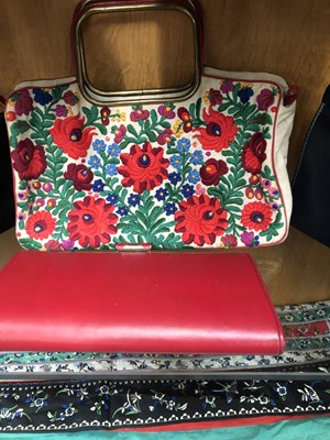 Lot 662 - Ladies hats and bags. A collection of vintage...