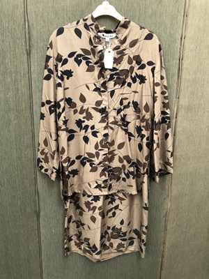 Lot 679 - Ladies clothing. Vintage Aquascutum. A 100%...