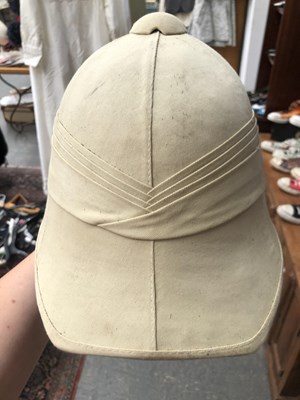 Lot 1235 - A pith helmet