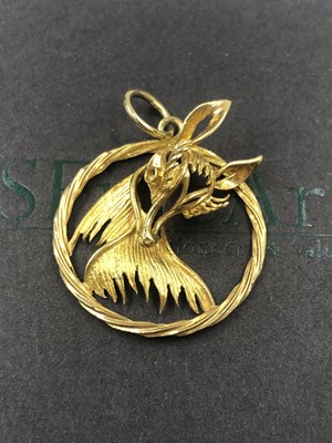 Lot 503 - An 18ct hallmarked gold pendant featuring an...