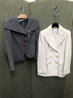 Lot 698a - Ladies clothing. Vintage Max Mara white alpaca...
