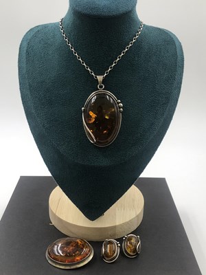 Lot 517 - A Vintage Amber pendant on a chain, with...