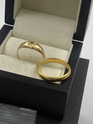 Lot 521 - A 22ct hallmarked gold wedding band ring, Ring...