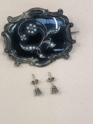Lot 529 - Jewellery- an antique pearl and black enamel...