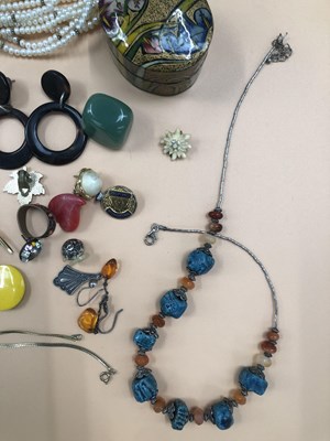 Lot 540 - A gemset beaded necklace, various silver rings,...