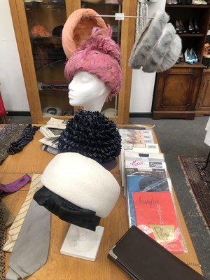 Lot 661a - Ladies' accessories- five vintage ladies' hats...