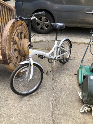 Lot 1334 - An Easystreet folding bicycle.