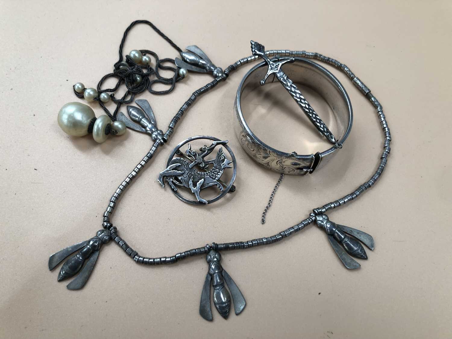 Lot 580 - A vintage tribal style multi-bee necklace...