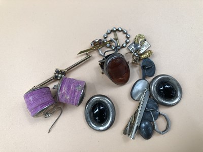 Lot 581 - An antique pearl and sapphire bar brooch...